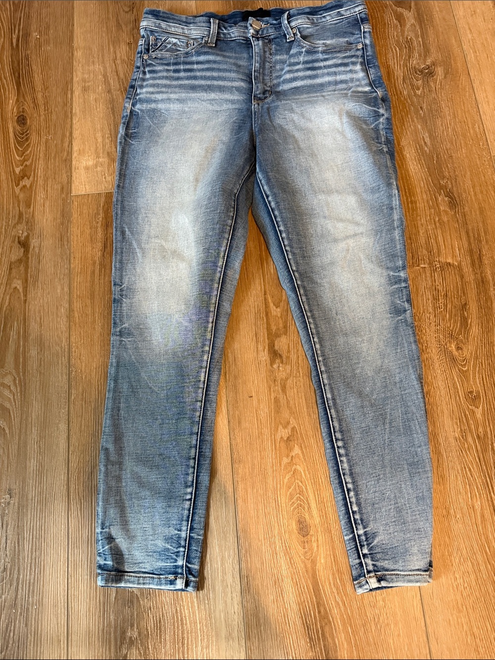 Buckle Women's Light Blue Cropped Ankle Jeans